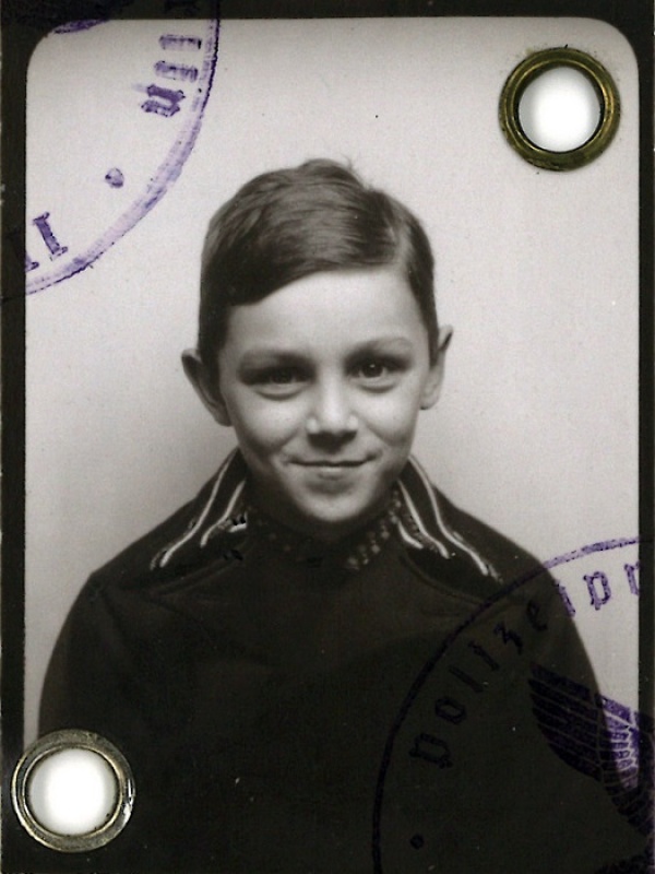 Steve Adler passport photo 1939