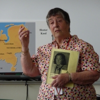 Hester telling her story to students in 2009.