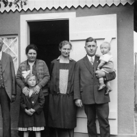 Paula and her parents (on left) with family members. July 1928.