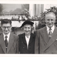 Heinz with his parents, 1952.