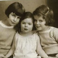 Susi, Marion and Hannelore (later Laureen) Klein, Frankfurt, 1932.