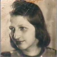 Fanny's sister Simka, age 15, was sent to Auschwitz where she died from Typhus.